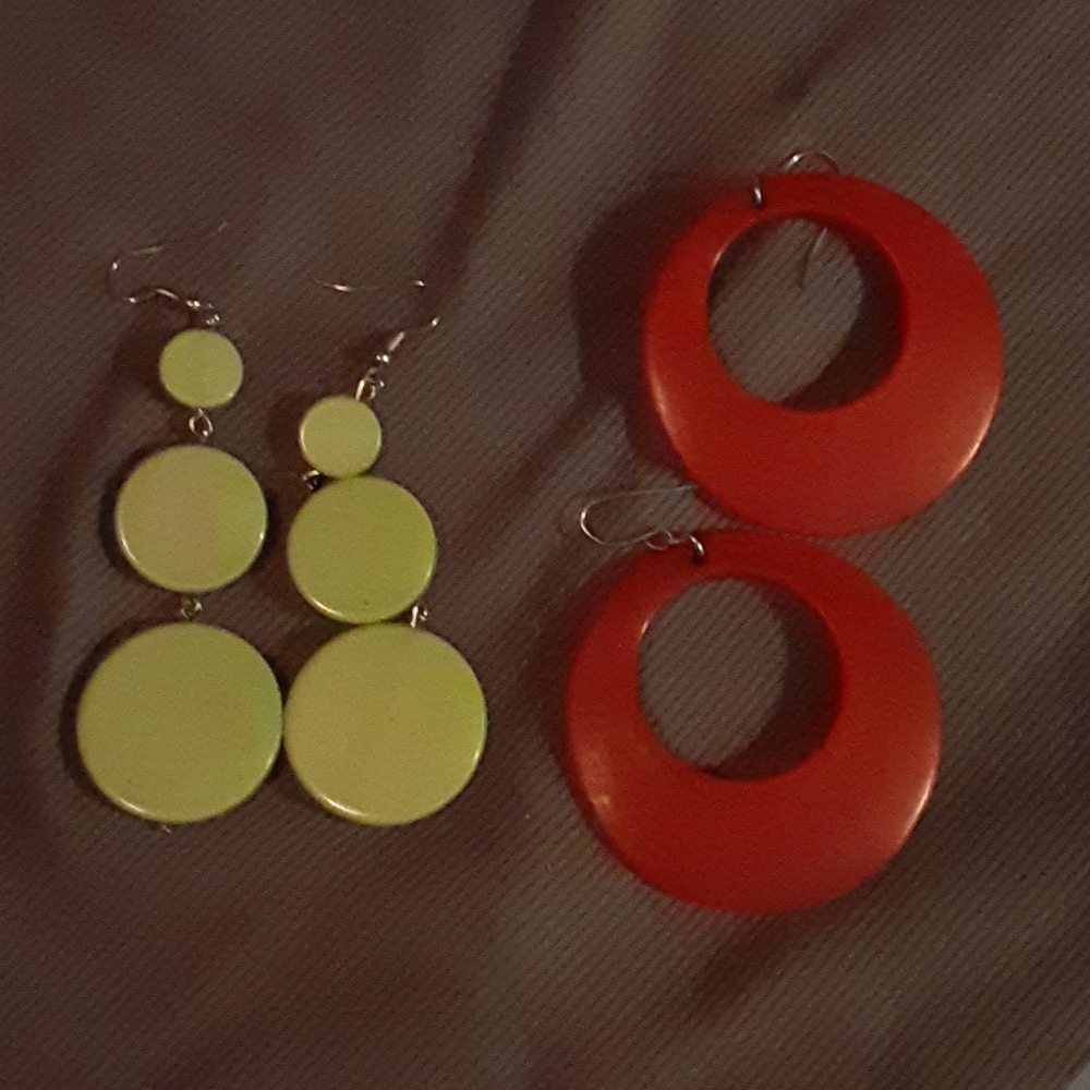 Pair of earrings